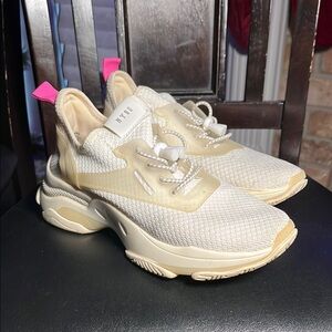 Steve Madden Women's White and Beige Sneakers